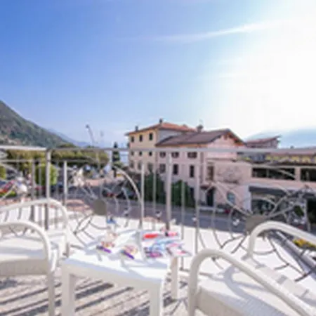 Residence Riva Del Lario Gravedona Buitenkant foto